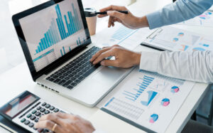 Things to expect when outsourcing accounts receivables, with real metrics.